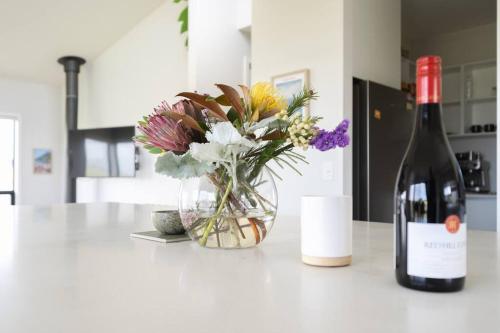 Modern Coastal Escape - Pet Friendly with Fireplace in Kilcunda