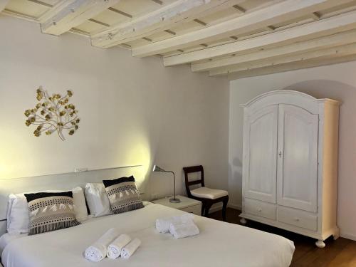 One-Bedroom Apartment image 2