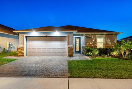 Stunning 4 Bed Private Villa Close To Disney in Davenport, USA
