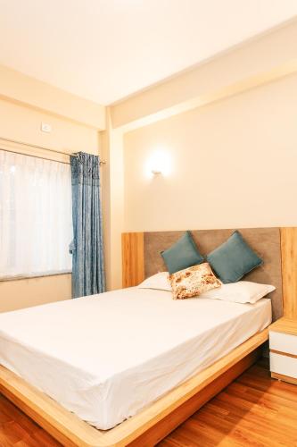 2BHK Serviced Apartment at heart of city - image 4