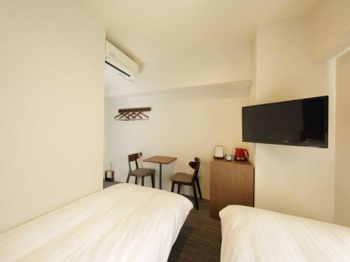 Twin Room A - Non Smoking image 8