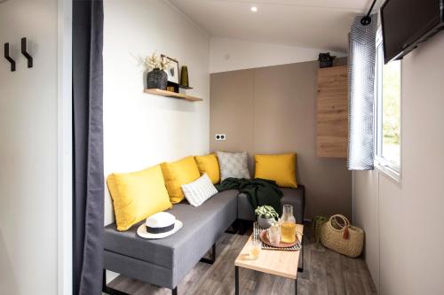 camping les pêcheurs (camping les pecheurs) in Pont-de-Poitte