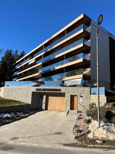 Renovated Mountain View Apartment - Les Eperviers, Crans-Montana