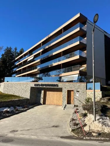 Renovated Mountain View Apartment - Les Eperviers in Crans-Montana, Schweiz