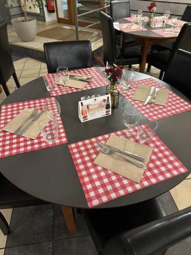 Restaurant, Logis Hotel du Fer a Cheval in Yenne