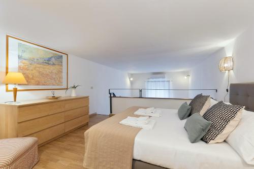 Rome As You Feel - Designer two-level apartment in the heart of Trastevere, Rome (photo 2)