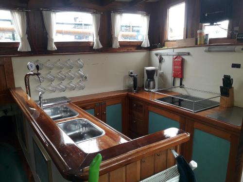 Faciliteiten, Tjalkjacht Pelikaan Hoorn in Buurt 10 01