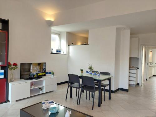 One-Bedroom Apartment image 9
