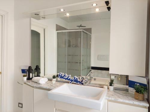 One-Bedroom Apartment image 5