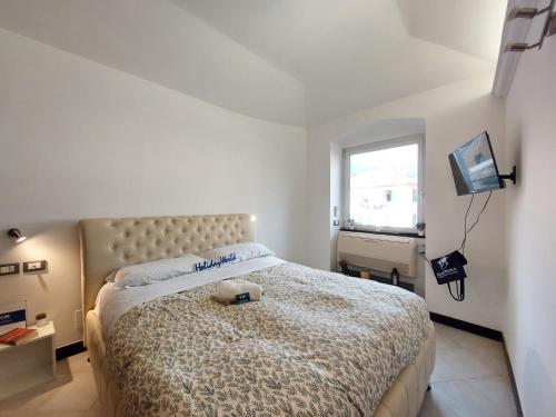One-Bedroom Apartment image 4