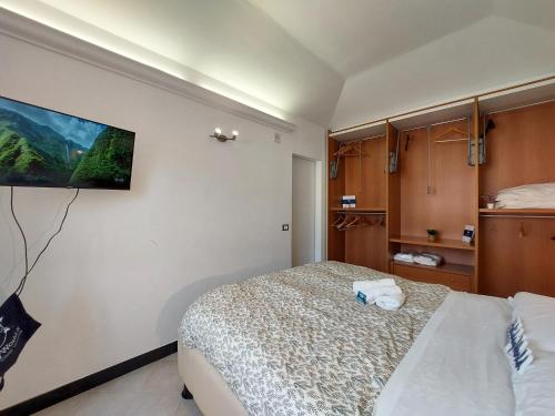 One-Bedroom Apartment image 3
