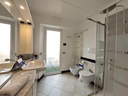 One-Bedroom Apartment image 2