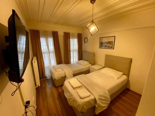 room detail thumbnail 1