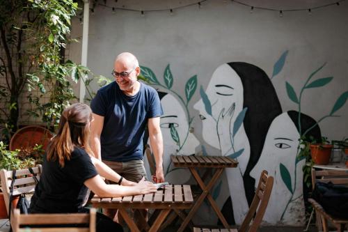 Tomato Backpackers Hotel - image 4