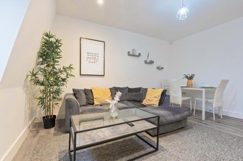 Stylish Two Bedroom Apartment - Secure Parking & Balcony 9MC, Бирмингем (фото 10)