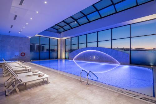 Swimming pool, DoubleTree by Hilton Istanbul Umraniye in Umraniye