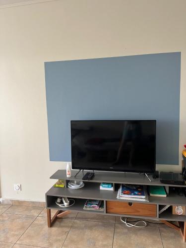 Ruang bersama/area TV, Le 5ème étage du bonheur (Le 5eme etage du bonheur) in Baimbridge