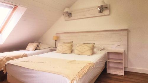1 queen bed, 1 twin bed