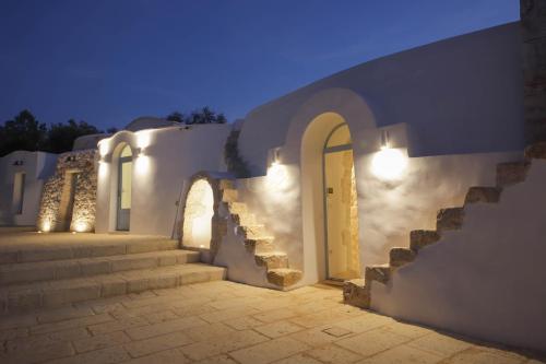 TD Lamiamola Stylish Trulli Lamie with Pool in Traghetto
