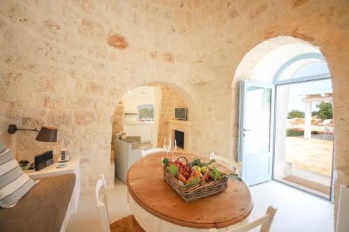 TD Lamiamola Stylish Trulli Lamie with Pool in Traghetto