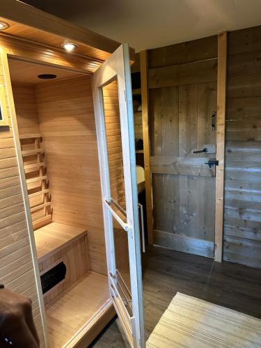  Cosy and Romantic forest house met infrarood sauna op de Veluwe in Putten