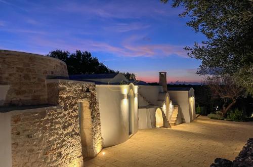 TD Lamiamola Stylish Trulli Lamie with Pool in Traghetto