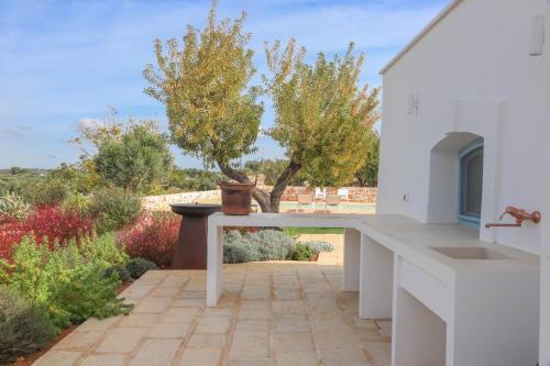 TD Lamiamola Stylish Trulli Lamie with Pool in Traghetto
