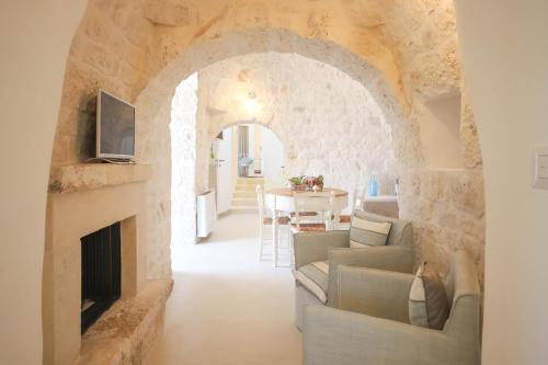 TD Lamiamola Stylish Trulli Lamie with Pool in Traghetto