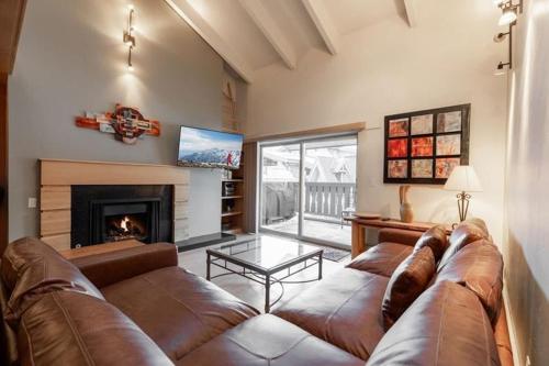 Condo with Hot Tub Free Garage Parking