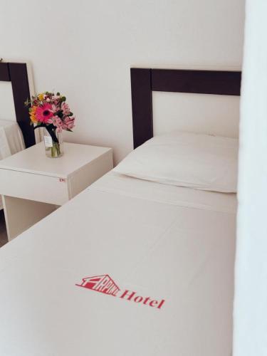 3 twin beds