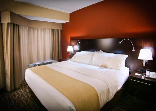 Holiday Inn & Suites Downtown La Crosse an IHG Hotel - image 2