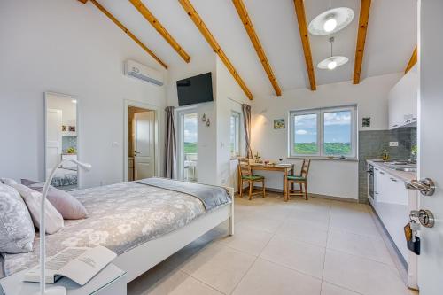 LOVOR - Cozy Apartment in the Green Heart of Istria, Tinjan