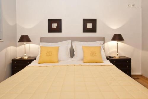 Acropolis Luxury Apartment with Balcony 2