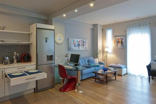 Acropolis Luxury Apartment with Balcony 3