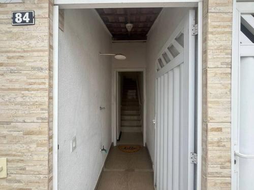 Casa 1 km da Praia Enseada com Garagem in ชารดิง วีร์จิเนีย