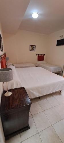 1 queen bed, 2 twin beds