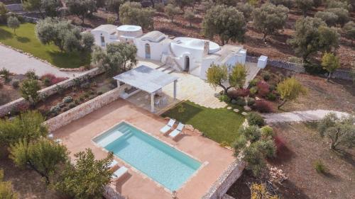 TD Lamiamola Stylish Trulli Lamie with Pool in Traghetto