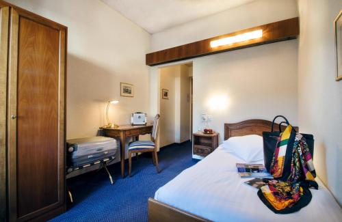 Classic Single Room room in International au Lac Historic Lakeside Hotel