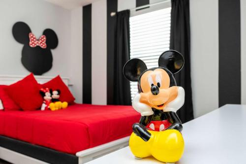 Storey Lake Home Mickey & Minions Beds Sleeps 12 in Kissimmee, USA