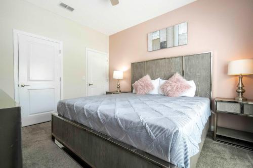 Storey Lake Home Mickey & Minions Beds Sleeps 12 in Kissimmee, USA