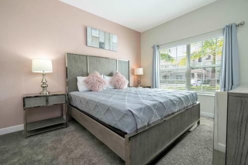 Storey Lake Home Mickey & Minions Beds Sleeps 12 in Kissimmee, USA