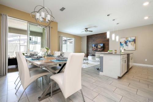 Storey Lake Home, Mickey & Minions Beds, Sleeps 12 - Kissimmee, FL