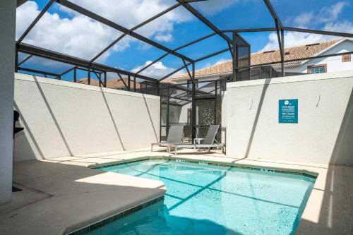 Storey Lake Home Mickey & Minions Beds Sleeps 12 - image 9