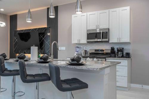 Luxury 3BR home with Mario Bros Room Near Disney - image 4