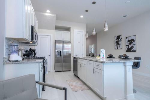 Luxury 3BR home with Mario Bros Room Near Disney - image 2