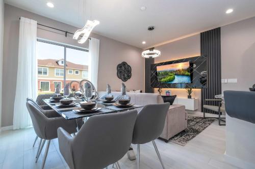 Luxury 3BR home with Mario Bros Room Near Disney - image 12