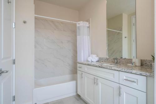 Luxury 3BR home with Mario Bros Room Near Disney - image 8
