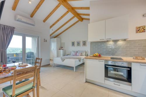 LAVANDA - Cozy Apt in the Green Heart of Istria, Tinjan