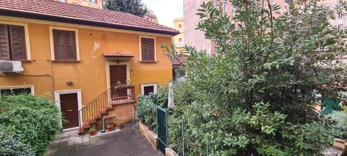 Trastevere incantevole con patio esterno privato, Roma (foto 4)