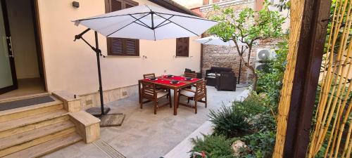 Trastevere incantevole con patio esterno privato, Roma (foto 6)